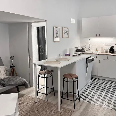 Orangehomes H27 Calm Studio In The City Center Apartment