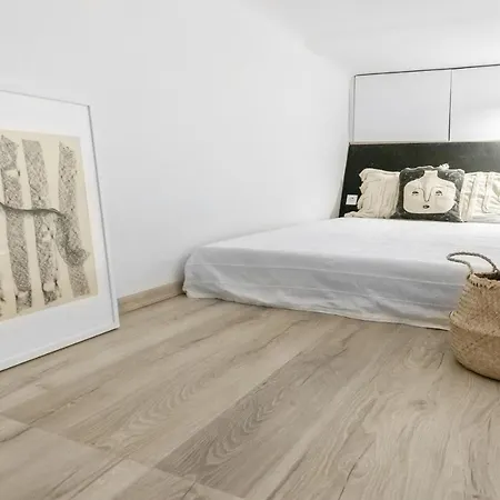 Apartment Orangehomes H27 Calm Studio In The City Center