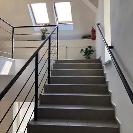 Hostel Konvoj Szallo *