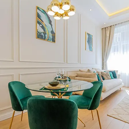 Luxury Apartment *