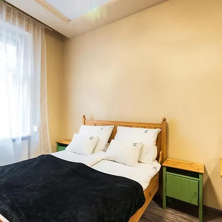 Vibrant And Spacious Downtown Flat *