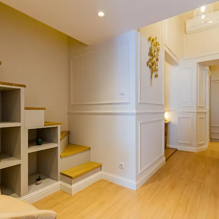 Luxury Apartment *