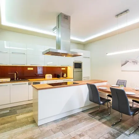 Vibrant And Spacious Downtown Flat * Budapest