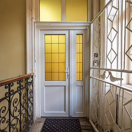 Vibrant And Spacious Downtown Flat Apartment *