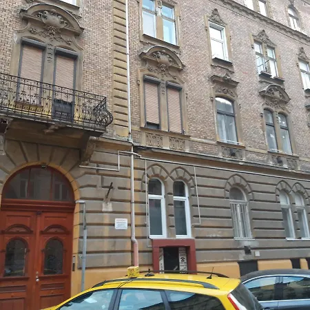 Travelers Budapest