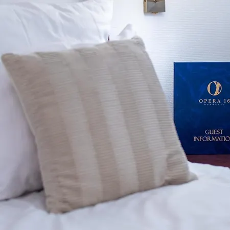 Opera16 Guestrooms Penzion