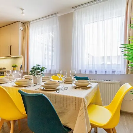 Roomy 80sqm At Center Free Parking Space, Ac & Balcony, Separate Ac In Four דירה