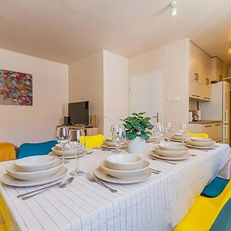 דירה Roomy 80sqm At Center Free Parking Space, Ac & Balcony, Separate Ac In Four