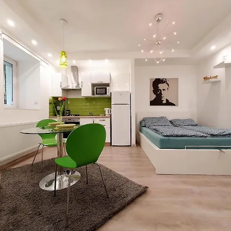 Apartament Unique Offer, Two In One! 2 Studio Egyuett