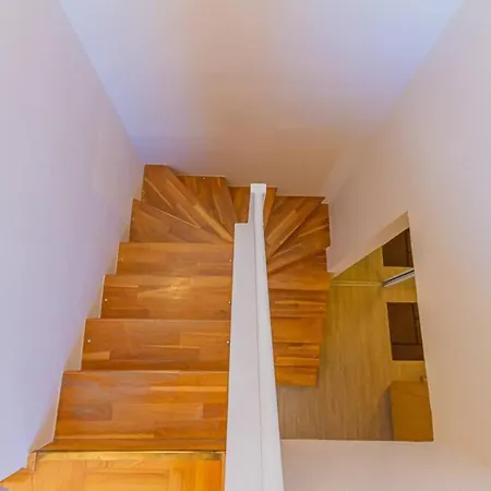 דירה Roomy 80sqm At Center Free Parking Space, Ac & Balcony, Separate Ac In Four בודפשט