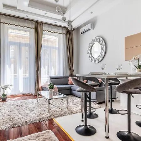 Luxury With Free Garage And Balcony In The Center * 布达佩斯