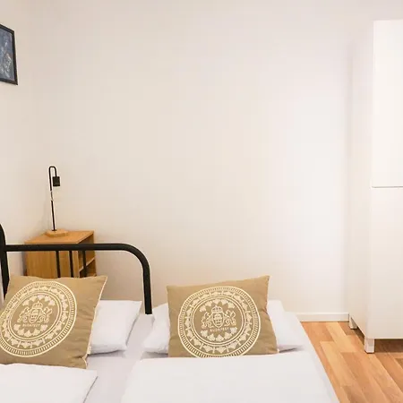 Matyas Corner Green Square Iii Apartment *