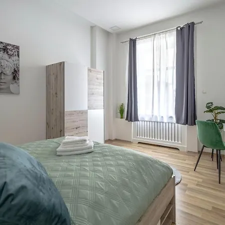 Chameleon Apartment