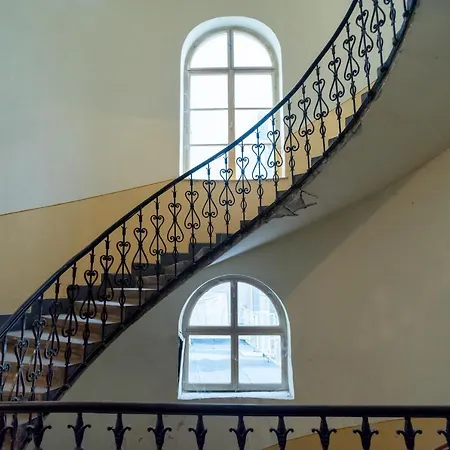 Stylish New With View On New York Palace Apartment