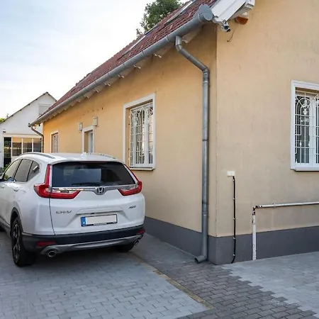 Apartman D12 *