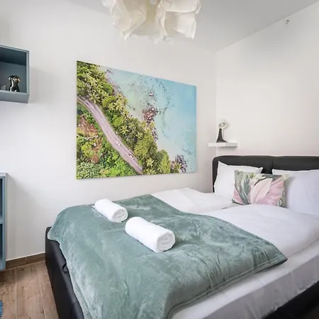 Everwood With Ac Apartment Budapest
