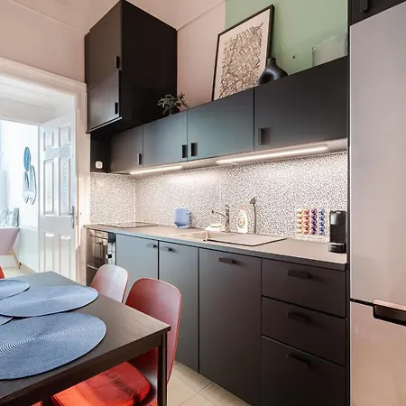 Short Trips Apartment *