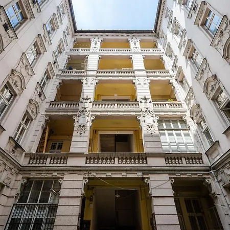 Short Trips * Budapest