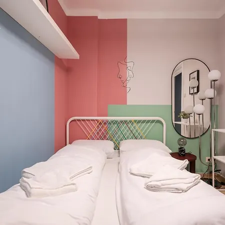Short Trips Apartment *