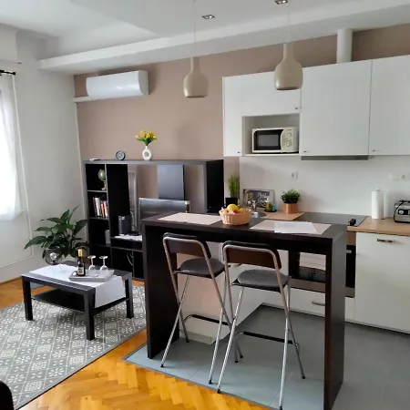 Apartment Ip Twenty *