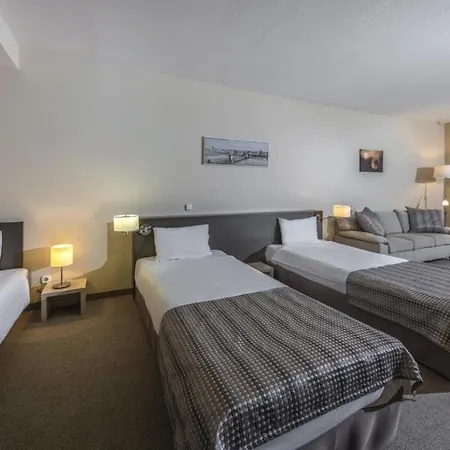 Corvin - Sissi-flügel Hotel 3*
