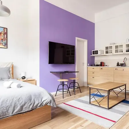 Apartman Stylish Purple In Heart Of Budapest