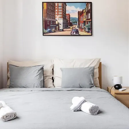 Stylish Purple In Heart Of Apartman