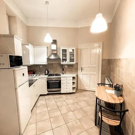 Boho Central Buda Close To Gellert Thermal Bath *