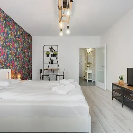 Apartment Luxurious, Intimate Getaway Bp *