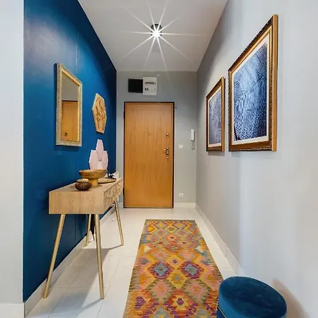 Apartment Stylish And Colorful With Balcony - Special Offer