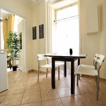Ecostay By The Basilica Apartment