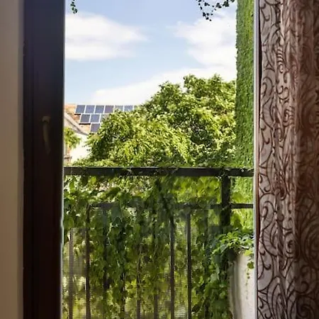 Venus - Szimpla Kert Penthouse Apartment