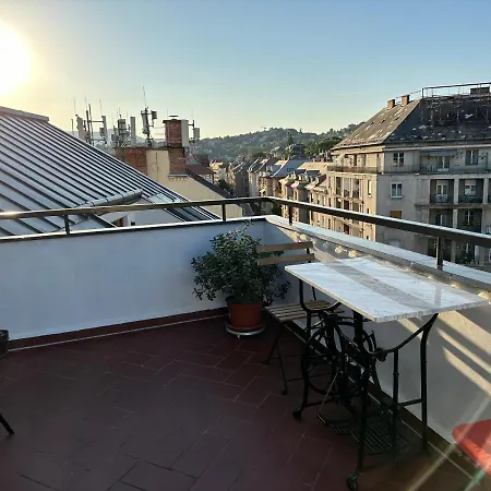 Apartment Bright & Spacious In Buda *