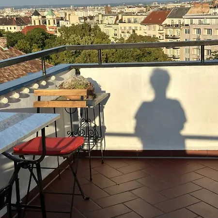 Bright & Spacious In Buda Budapest