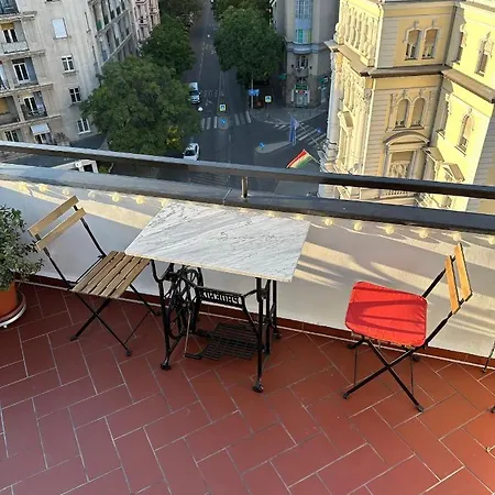 Bright & Spacious In Buda * Budapest