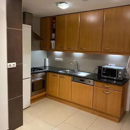 Location In The Heart Of The City, 2 Bedrooms, 2 Bathrooms *