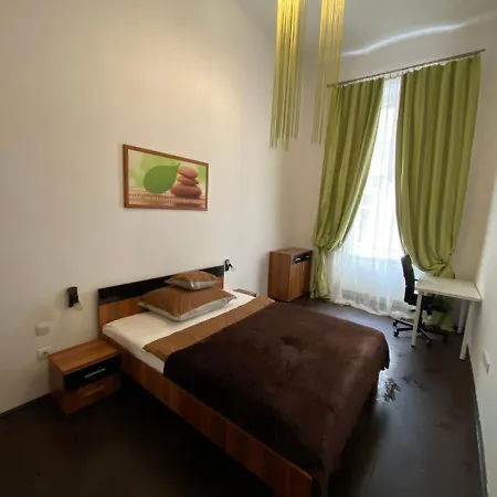 Location In The Heart Of The City, 2 Bedrooms, 2 Bathrooms Apartment