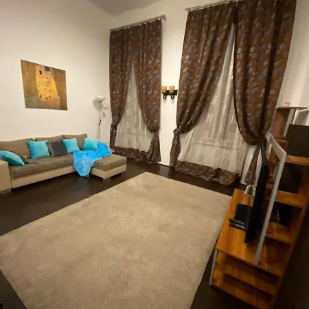 Apartment Location In The Heart Of The City, 2 Bedrooms, 2 Bathrooms *