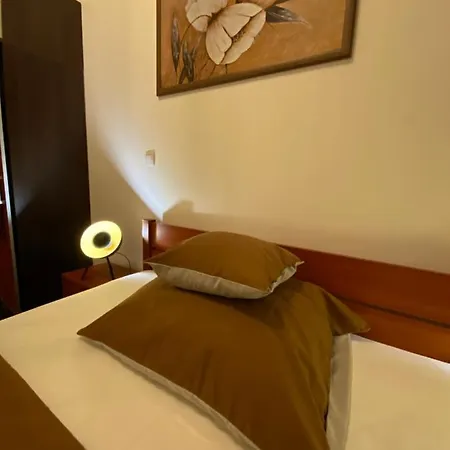Location In The Heart Of The City, 2 Bedrooms, 2 Bathrooms Apartment Budapest