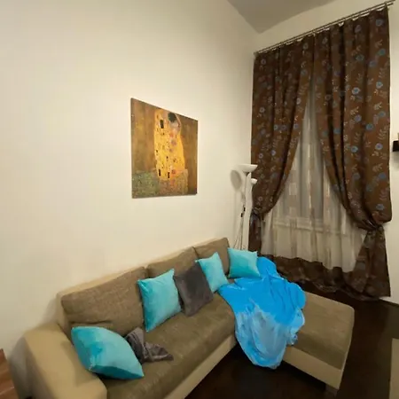Location In The Heart Of The City, 2 Bedrooms, 2 Bathrooms Apartment *