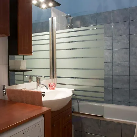 New Broadway Classic Apartment