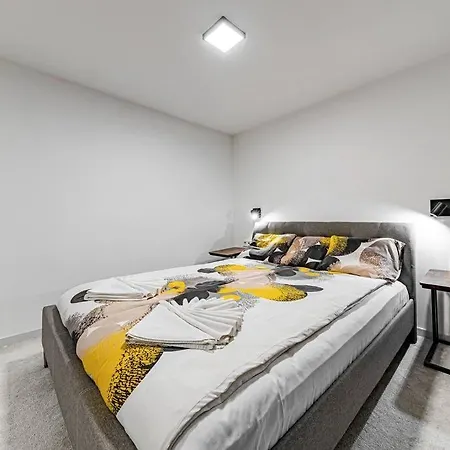 Chic Loft Bp: Industrial Gem Apartament