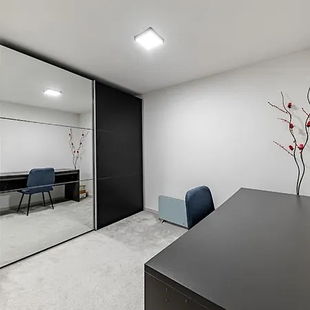 Chic Loft Bp: Industrial Gem Apartament *