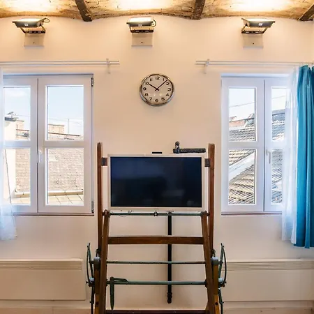 The Nest In Downtown Apartman