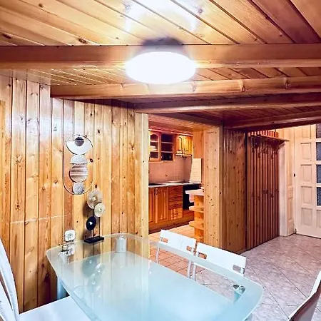 Apartman Ulloi - Unique Style Near Corvin