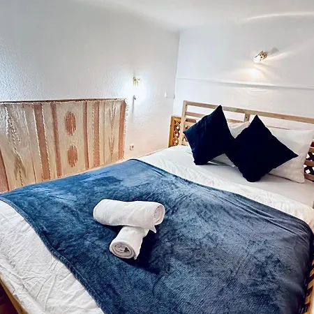 Apartman Ulloi - Unique Style Near Corvin *
