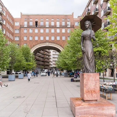 Balzac By Westend Mall With Balcony, Ac Budapest