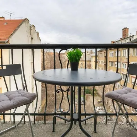 Balzac By Westend Mall With Balcony, Ac Budapest