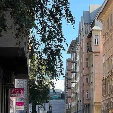 Balzac By Westend Mall With Balcony, Ac Apartment Budapest