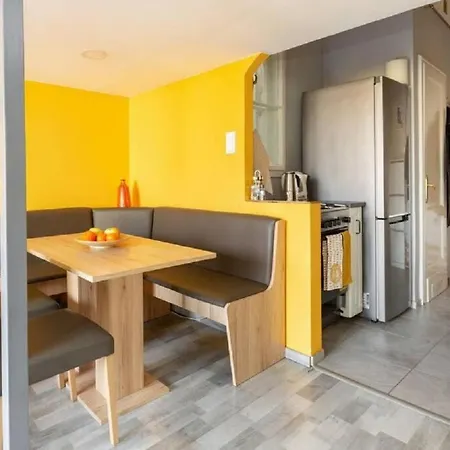 Apartment Balzac By Westend Mall With Balcony, Ac *